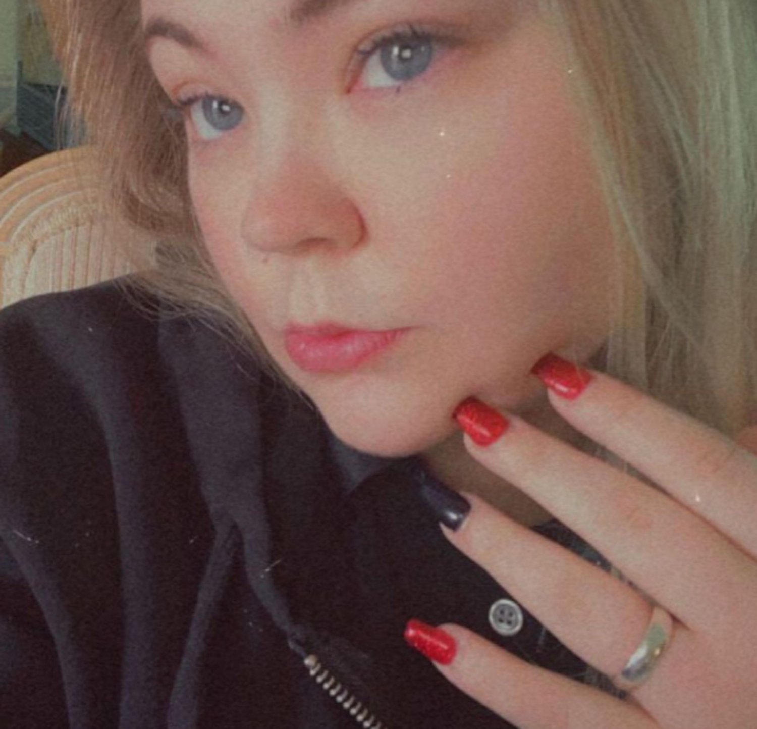 Slut Charlotte wants to become a famous slut. Help her out and save & repost 😈 #IayGNnf2