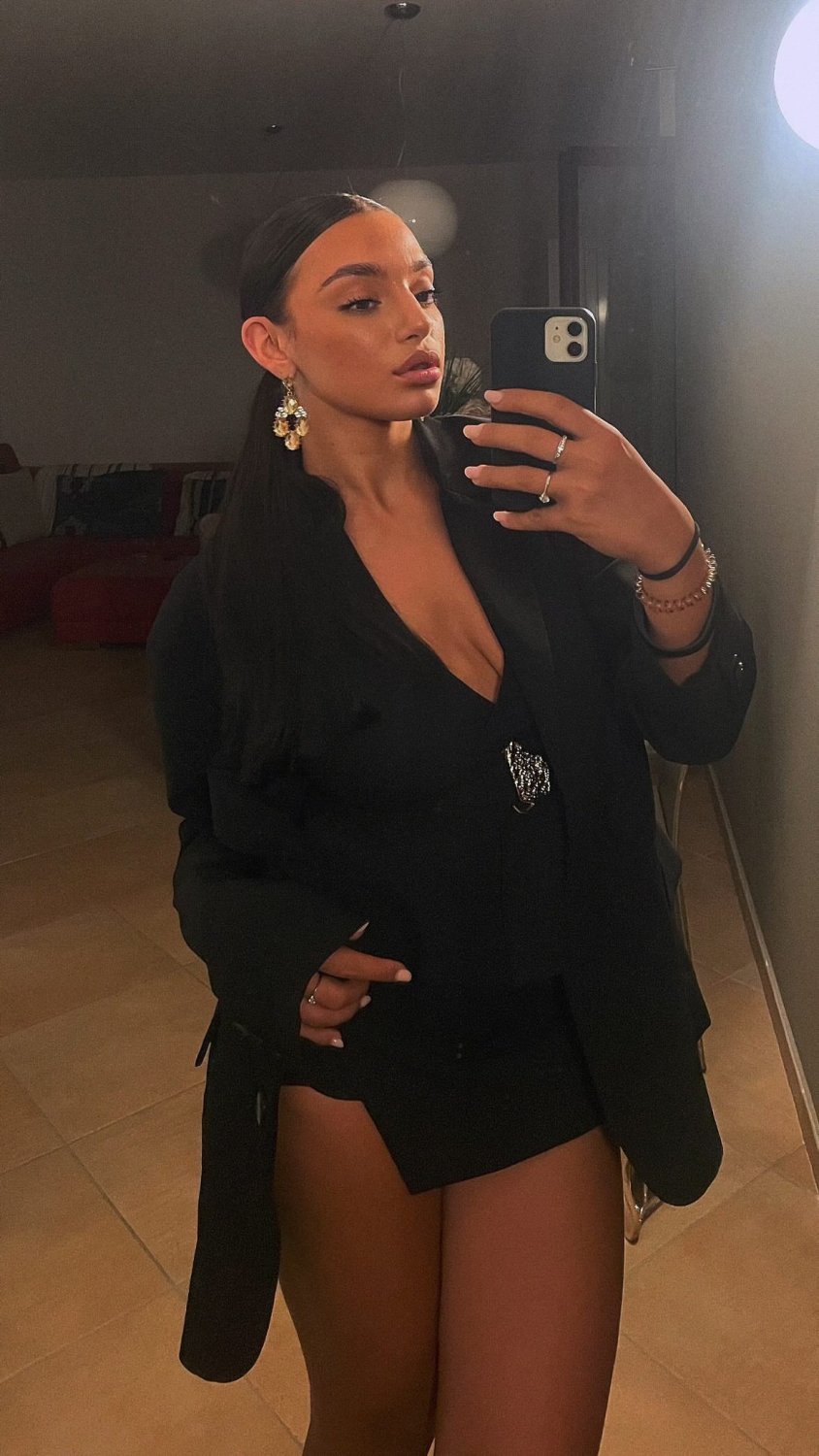 Latina with sexy legs fuckable #VRGDWfLY